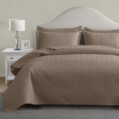 White Quilt Set Queen Size, Lightweight Bedspread Ultrasonic Chevron Pattern Light Coverlet for All Season Comforter Bedding