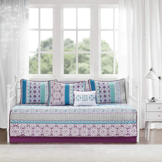 Intelligent Design Joni Cozy Daybed Cover Set - Casual Boho Pieced Design, Modern All Season Bedding Set With Bedskirt,