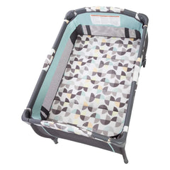 Trend-E Portable and Compact Newborn Nursery Center Pack and Play Baby Crib with Parent Organizer, Bassinet, and Travel Bag