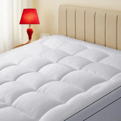 Ultra Thick Queen Bed Cover 900 GSM Mattress Topper Down Replacement Microfiber Filling Ultra Soft Deep Pocket All Season