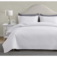 White Quilt Set Queen Size, Lightweight Bedspread Ultrasonic Chevron Pattern Light Coverlet for All Season Comforter Bedding